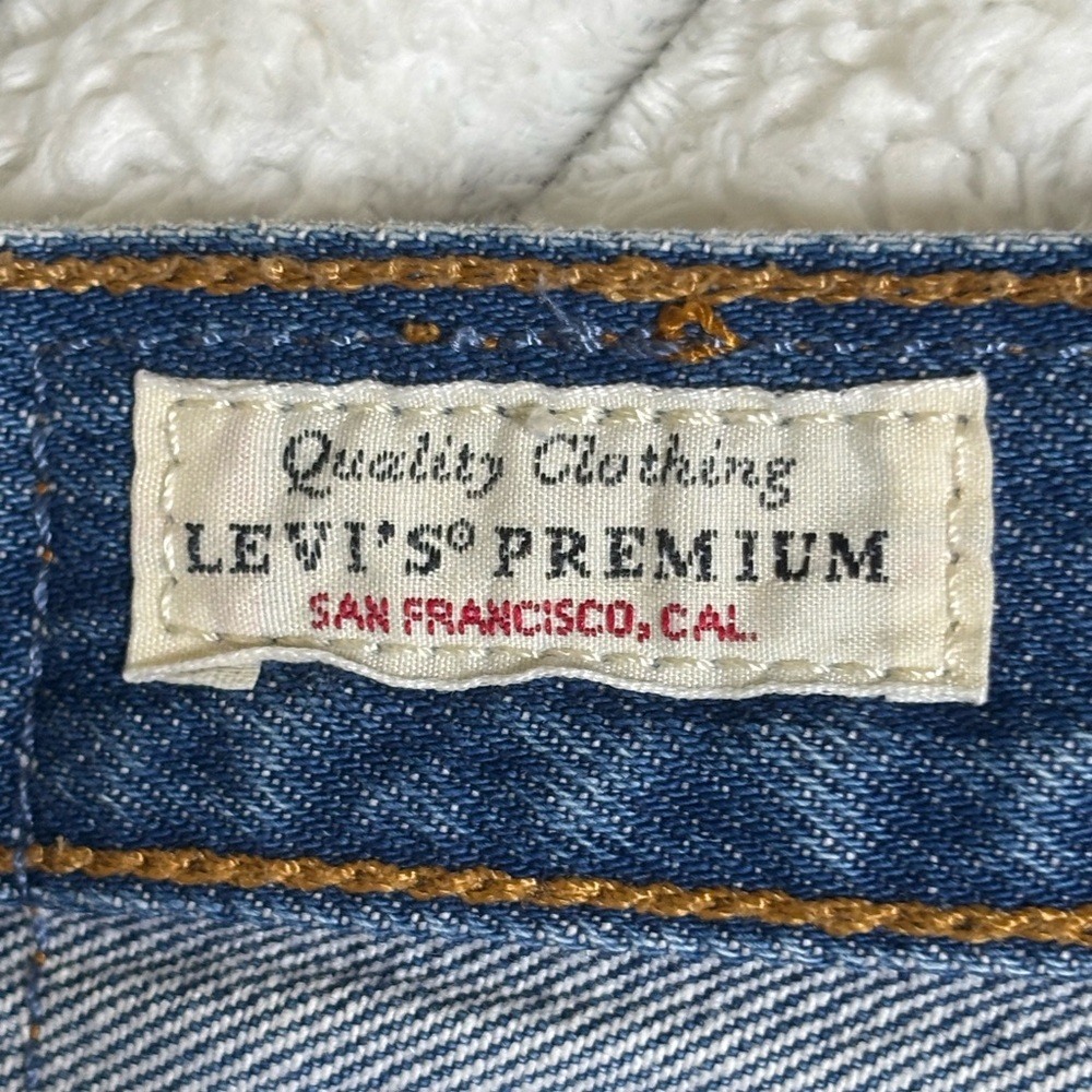 Levi's Classic Blue Ripped Jean Shorts - Picture 9 of 14
